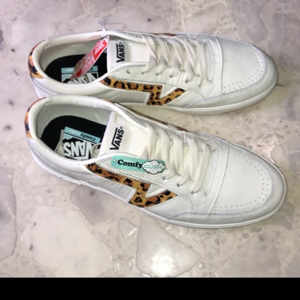 NEW, UNWORN, AUTHENTIC VANS IN THE BOX - MEN'S SIZE 11, WOMENS SIZE 12.5 - Picture 2 of 9